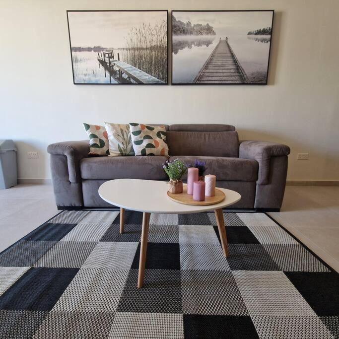 Centrally Located, Well Equipped, Stylish Flat. St. Paul's Bay Exterior photo